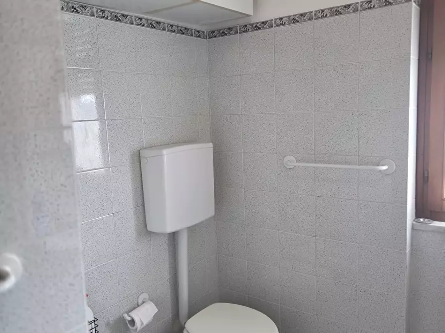 Immagine 13 di Appartamento in affitto  a Sarzana