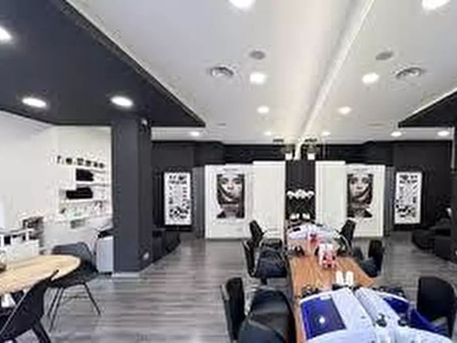 Immagine 1 di Attività commerciale in vendita  a Calci