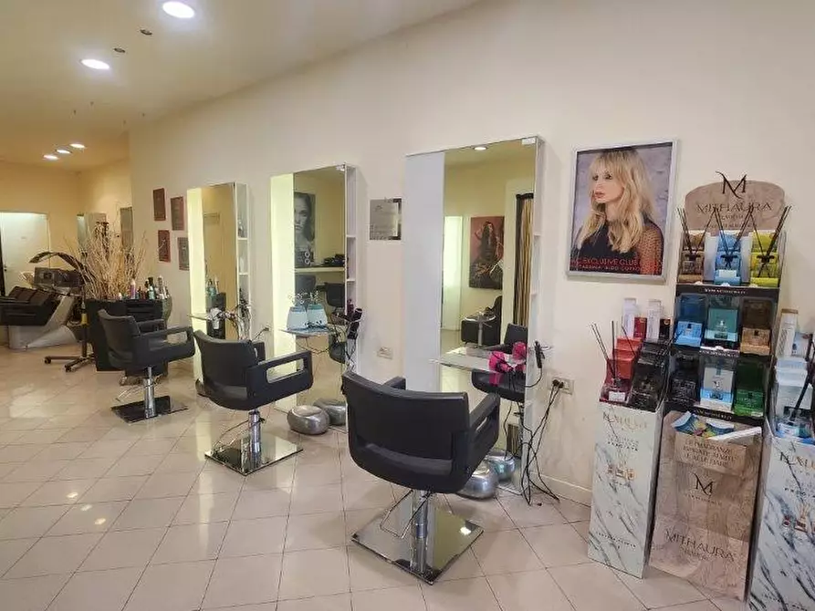 Immagine 4 di Attività commerciale in vendita  a Calci