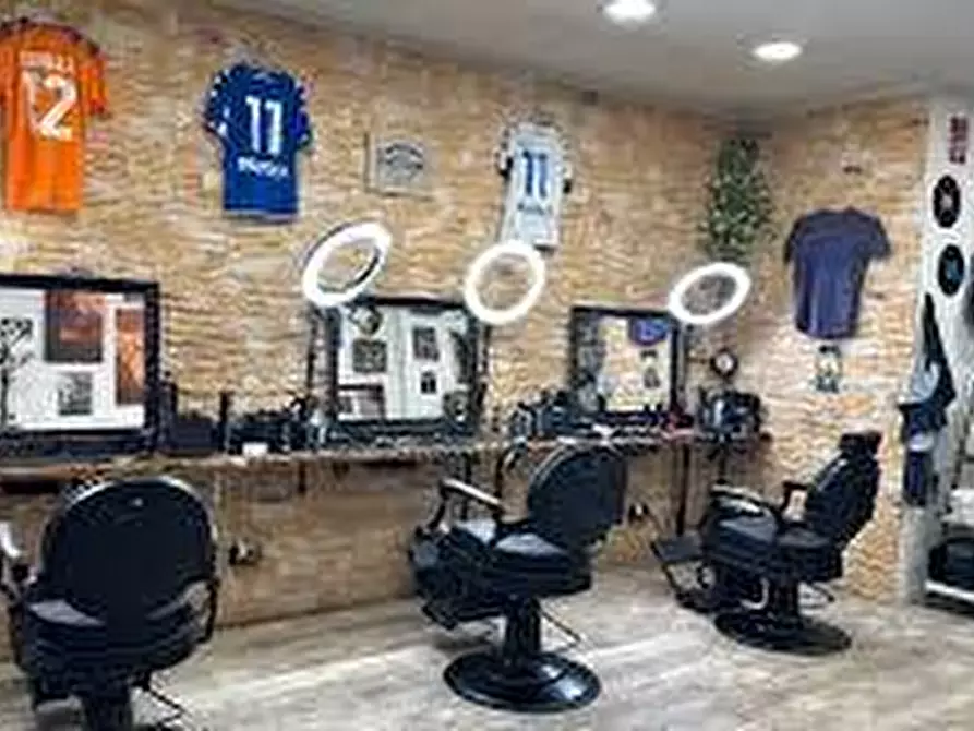 Immagine 2 di Attività commerciale in vendita  a Calci