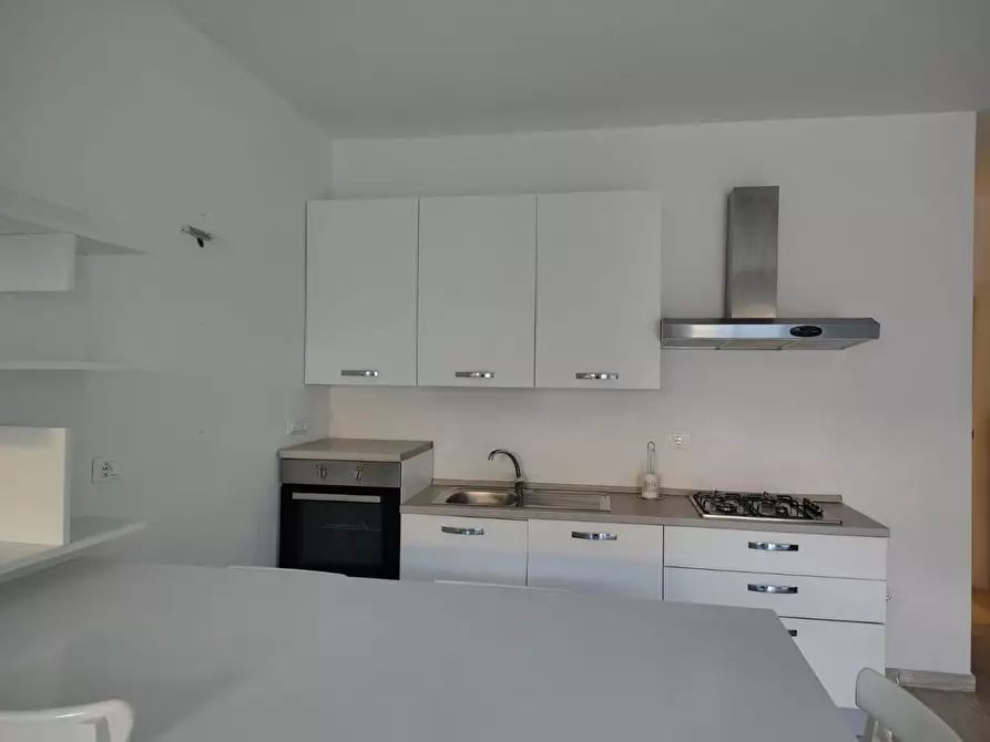 Immagine 4 di Appartamento in vendita  a Carrara