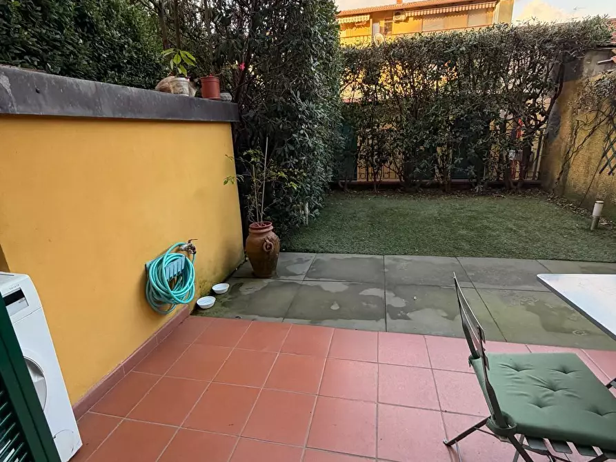 Immagine 17 di Appartamento in vendita  a Carrara