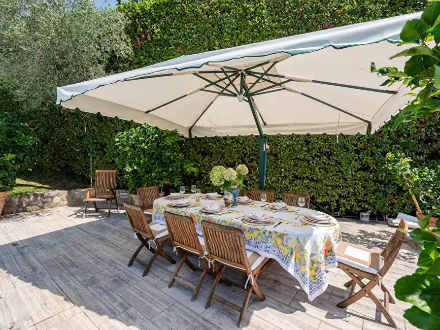 Immagine 42 di Villa in vendita  a Camaiore