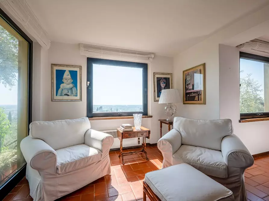 Immagine 57 di Villa in vendita  a Camaiore