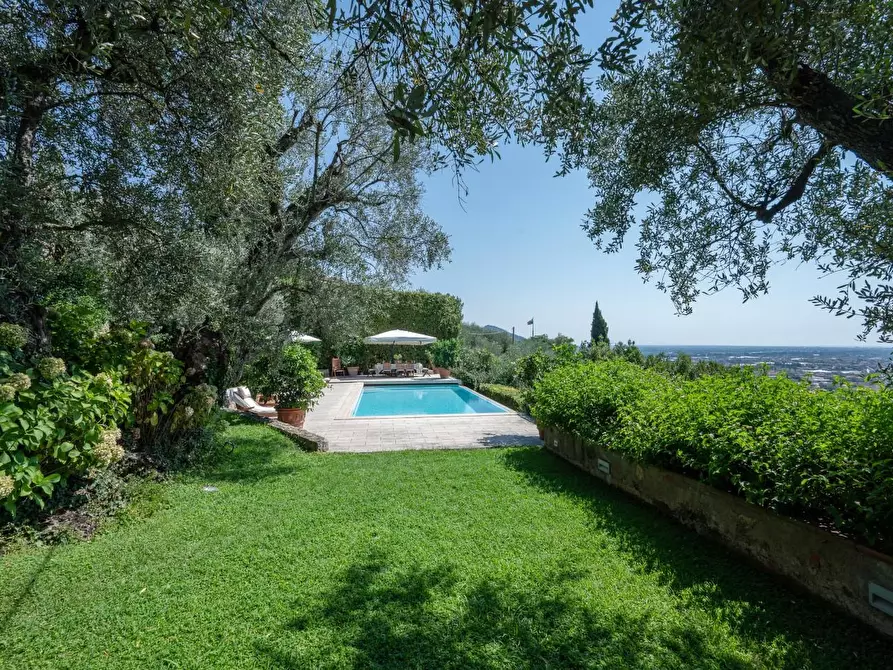 Immagine 45 di Villa in vendita  a Camaiore