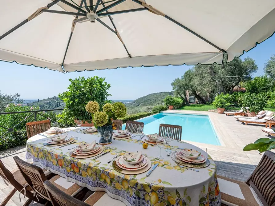 Immagine 38 di Villa in vendita  a Camaiore