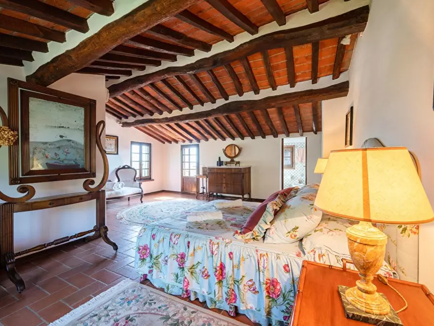 Immagine 21 di Villa in vendita  a Camaiore