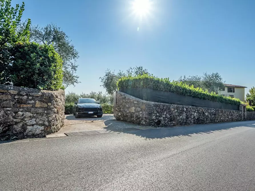 Immagine 80 di Villa in vendita  a Camaiore
