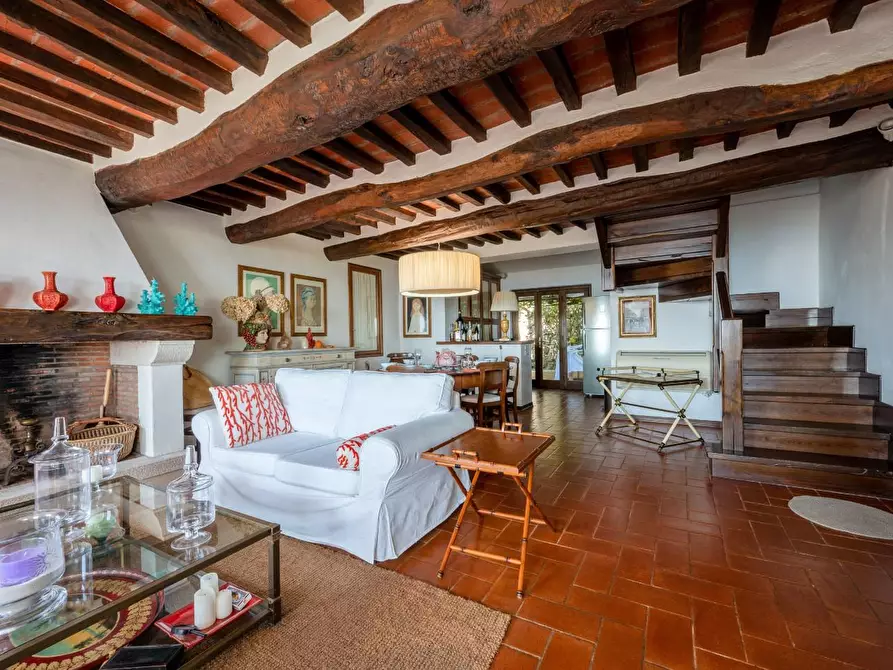 Immagine 58 di Villa in vendita  a Camaiore