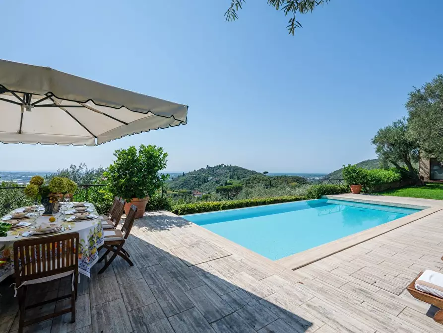 Immagine 35 di Villa in vendita  a Camaiore