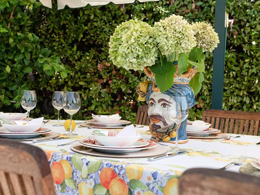 Immagine 3 di Villa in vendita  a Camaiore