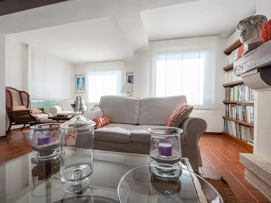 Immagine 14 di Villa in vendita  a Camaiore