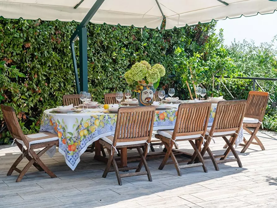 Immagine 50 di Villa in vendita  a Camaiore