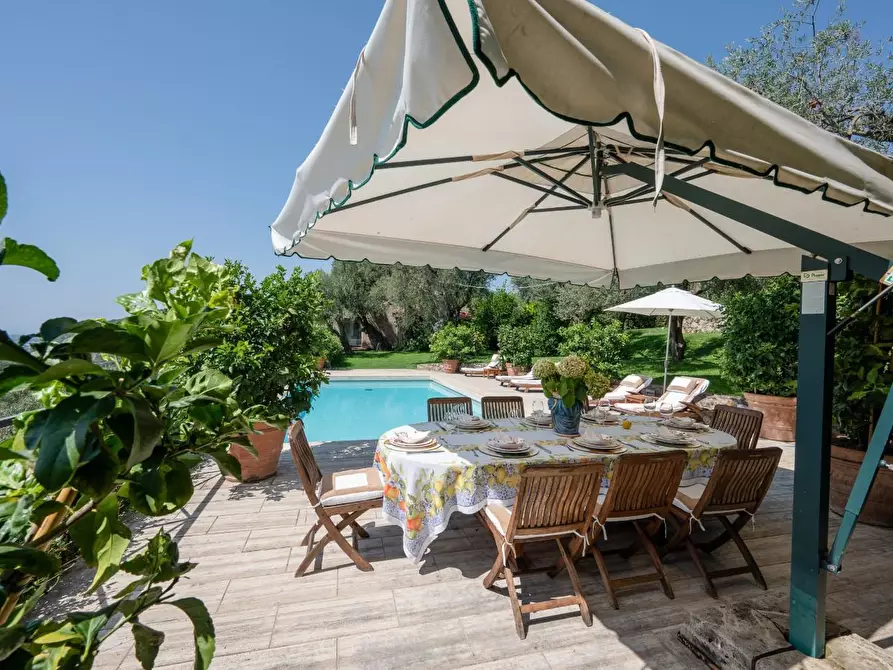 Immagine 40 di Villa in vendita  a Camaiore