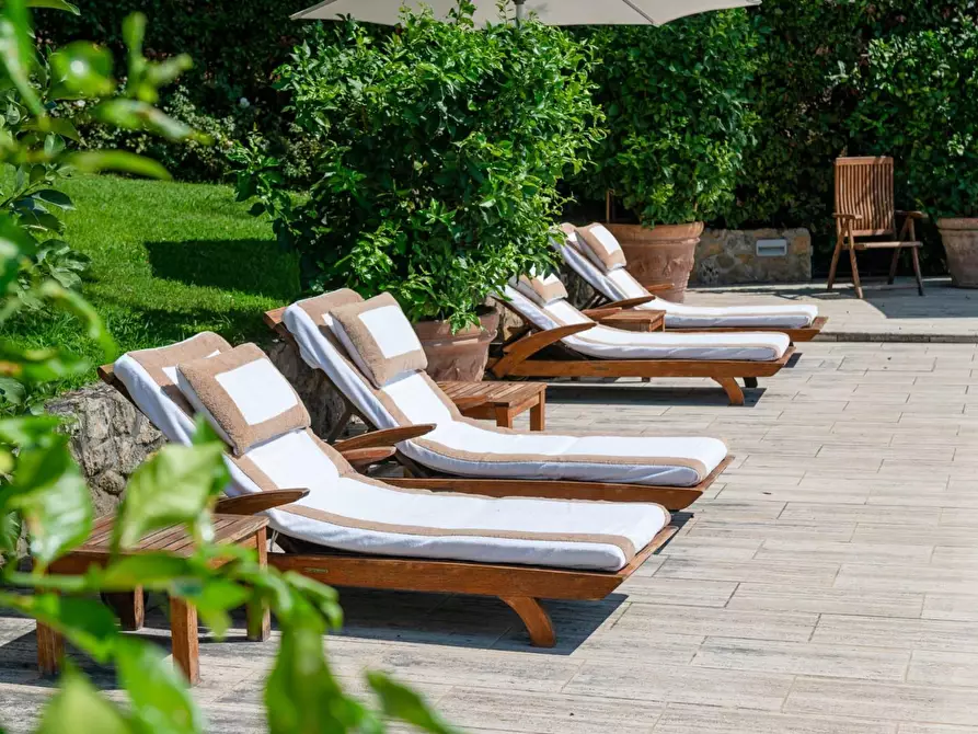 Immagine 5 di Villa in vendita  a Camaiore