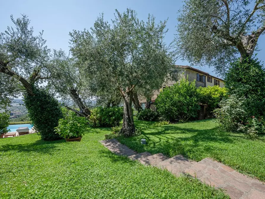 Immagine 10 di Villa in vendita  a Camaiore