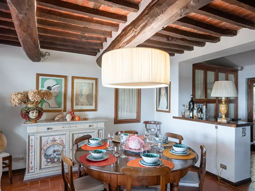 Immagine 18 di Villa in vendita  a Camaiore