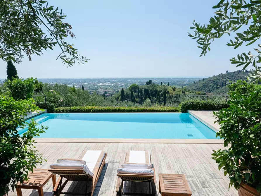 Immagine 34 di Villa in vendita  a Camaiore