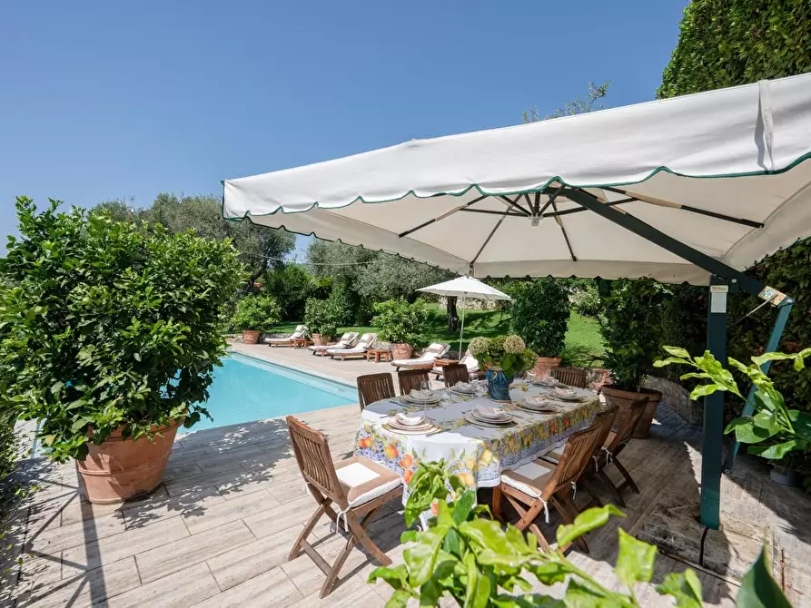 Immagine 27 di Villa in vendita  a Camaiore