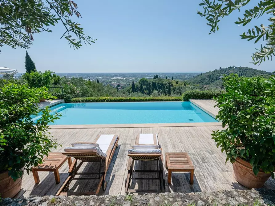 Immagine 33 di Villa in vendita  a Camaiore