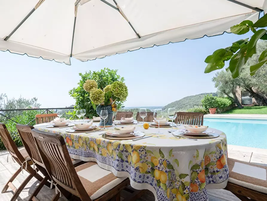 Immagine 39 di Villa in vendita  a Camaiore