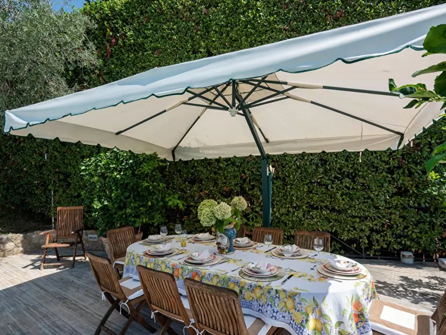 Immagine 43 di Villa in vendita  a Camaiore