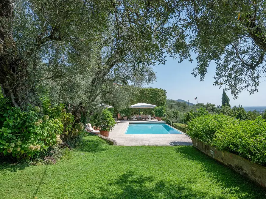 Immagine 48 di Villa in vendita  a Camaiore
