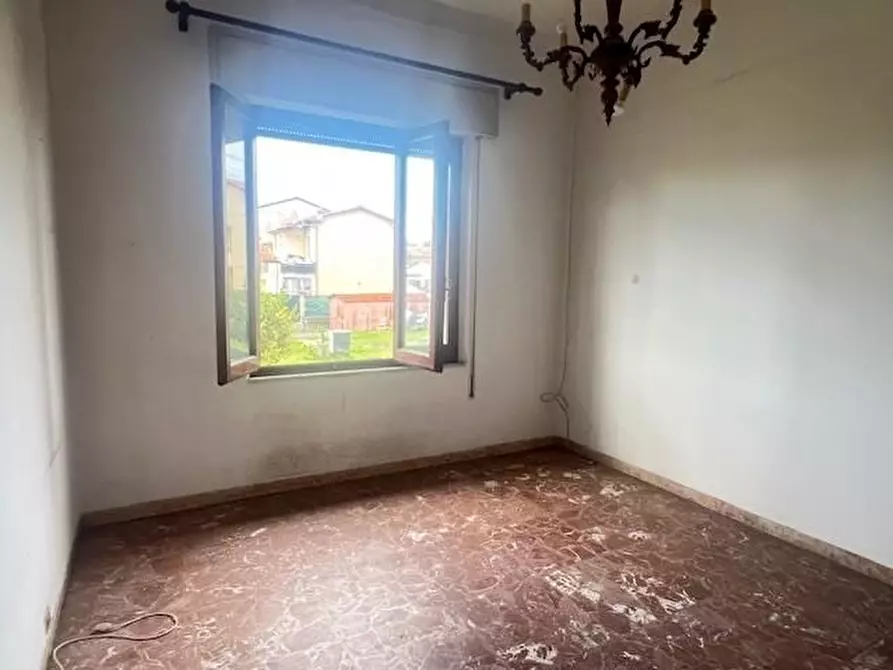 Immagine 36 di Villa in vendita  a Massa