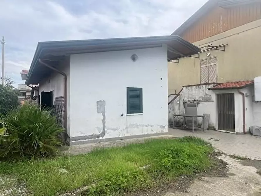 Immagine 39 di Villa in vendita  a Massa