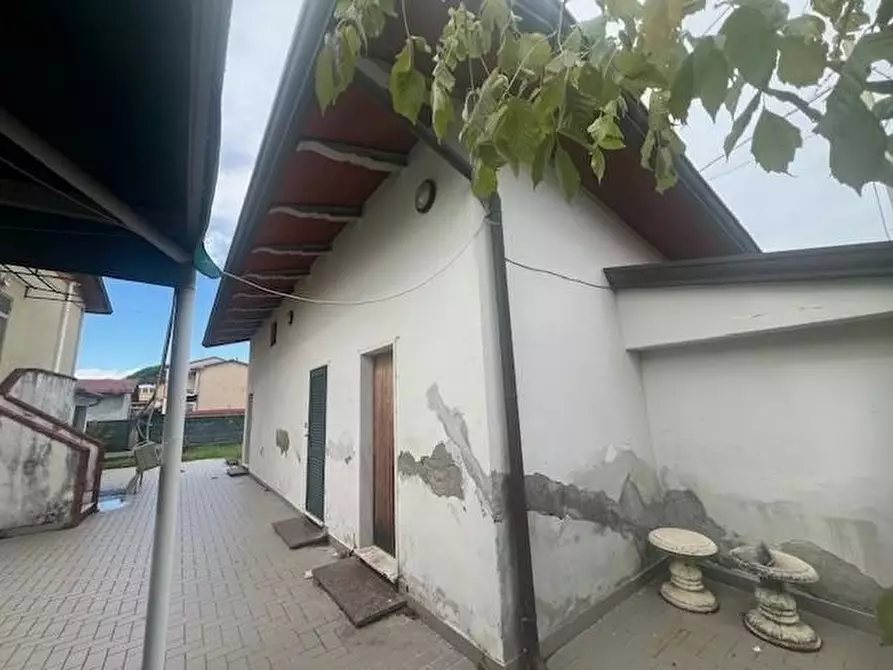 Immagine 42 di Villa in vendita  a Massa