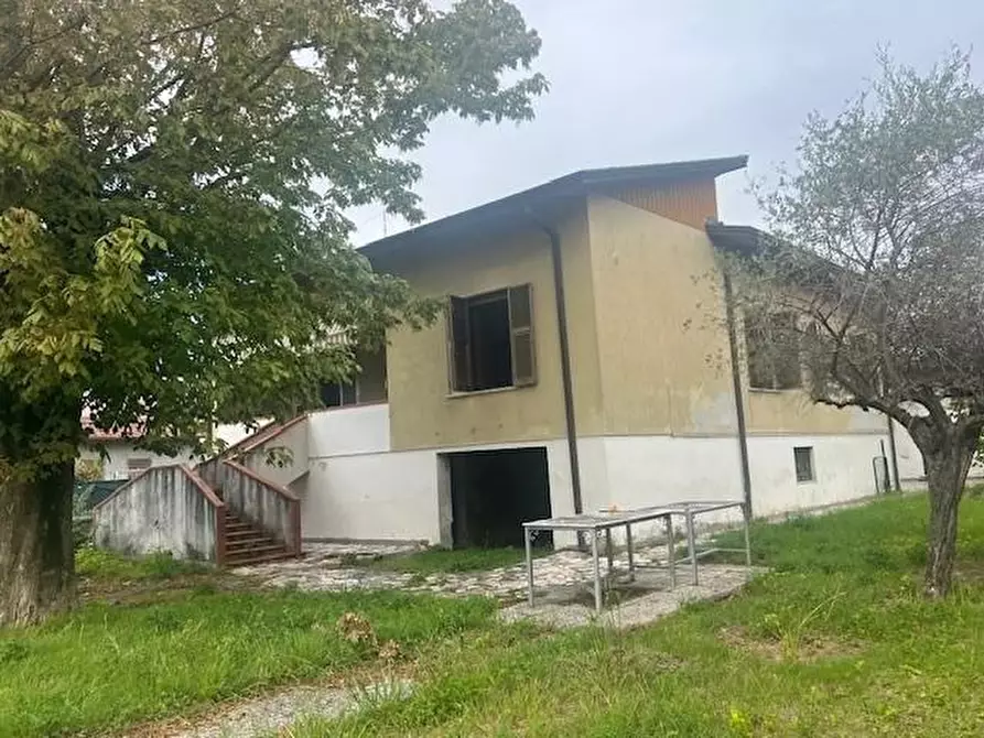 Immagine 6 di Villa in vendita  a Massa