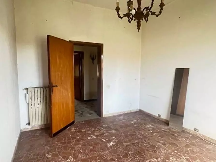 Immagine 33 di Villa in vendita  a Massa