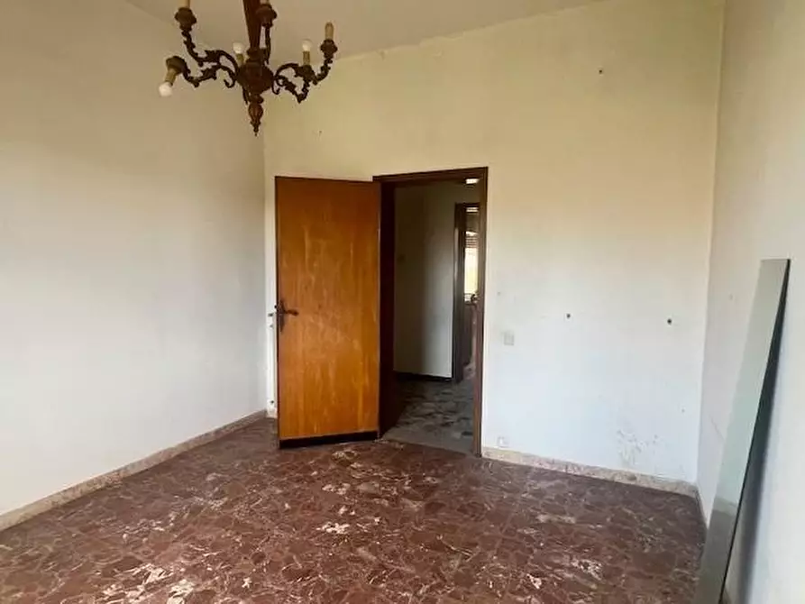 Immagine 34 di Villa in vendita  a Massa