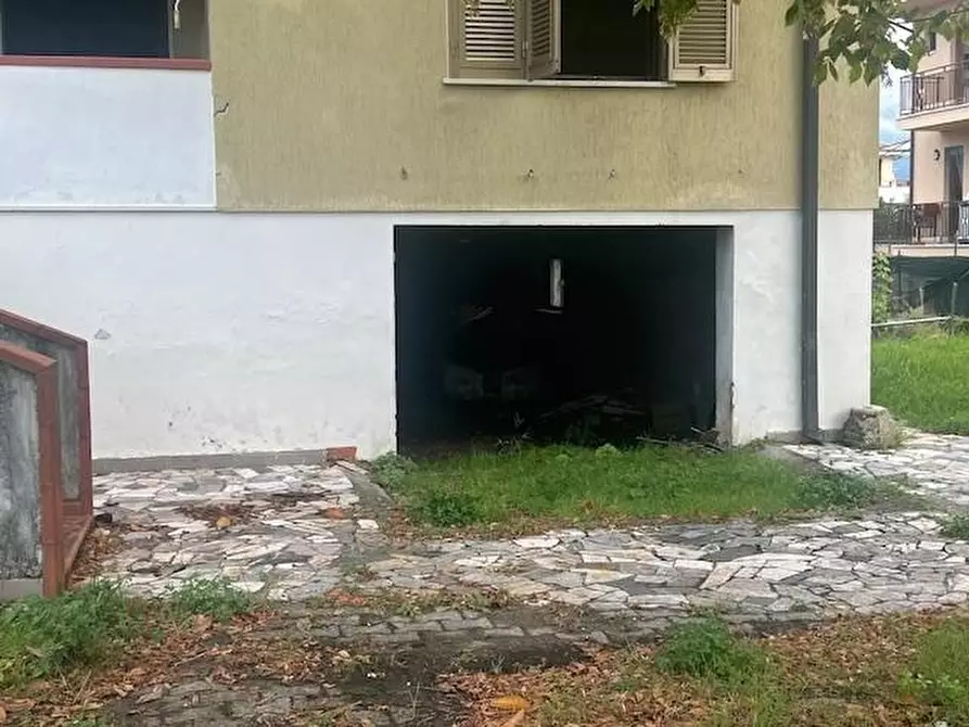 Immagine 8 di Villa in vendita  a Massa