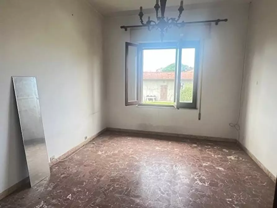 Immagine 32 di Villa in vendita  a Massa
