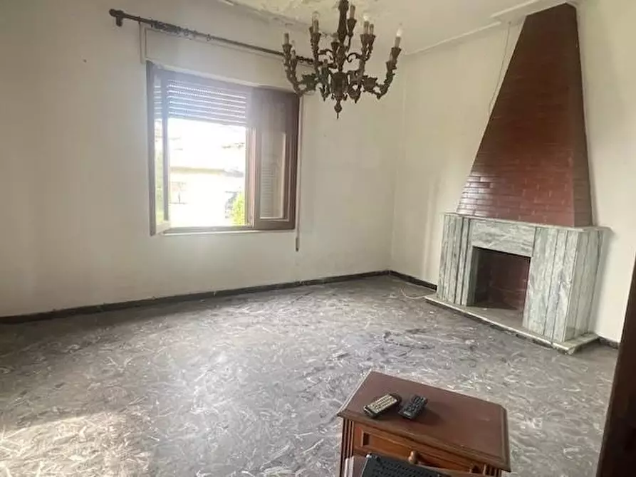 Immagine 20 di Villa in vendita  a Massa