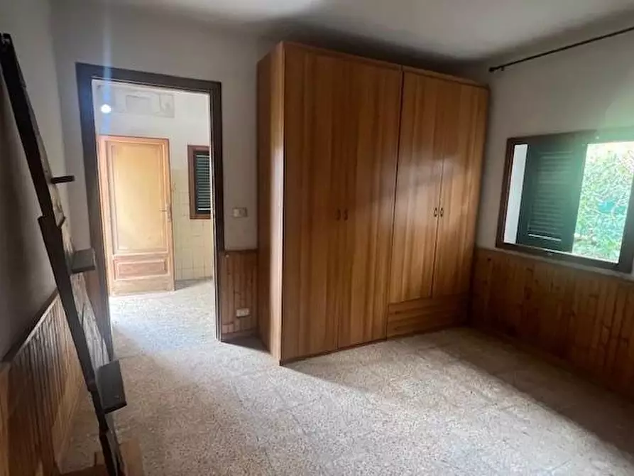 Immagine 51 di Villa in vendita  a Massa