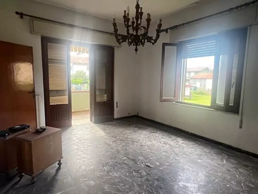 Immagine 22 di Villa in vendita  a Massa