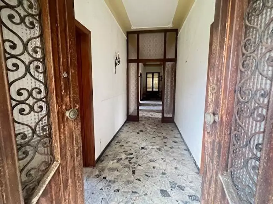 Immagine 15 di Villa in vendita  a Massa