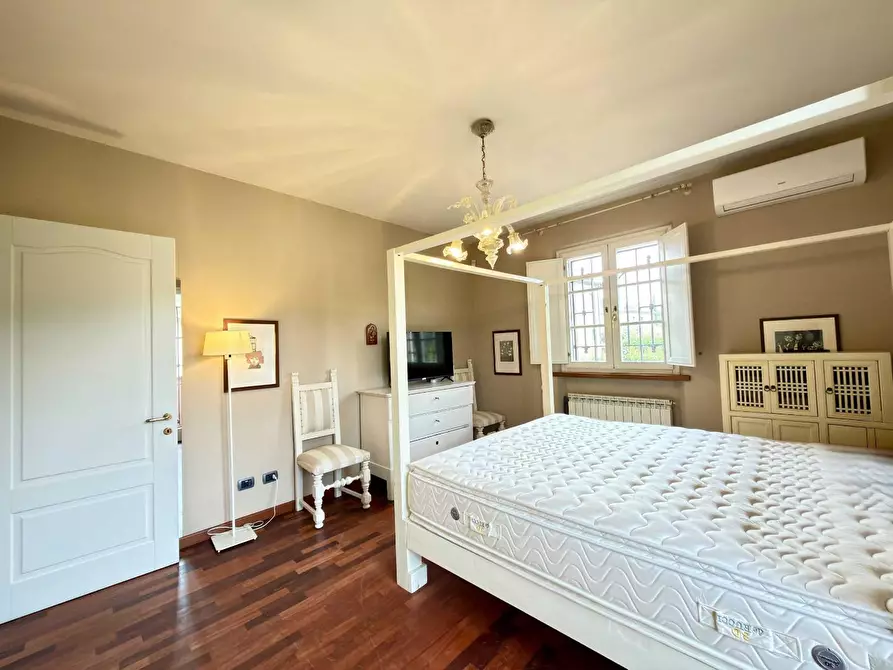 Immagine 44 di Villa in vendita  a Lucca