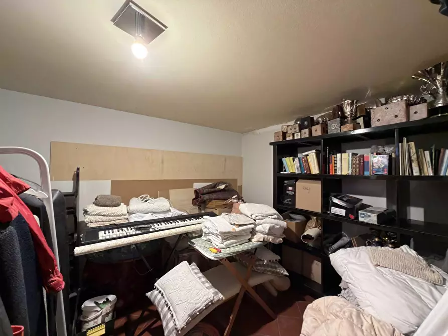 Immagine 48 di Villa in vendita  a Lucca