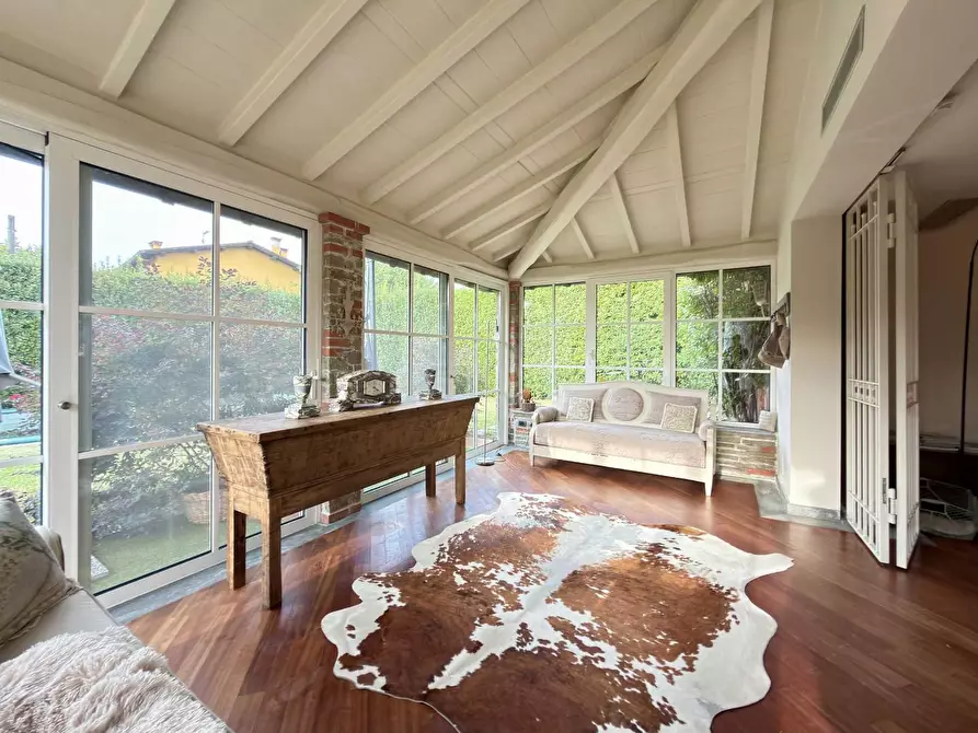 Immagine 7 di Villa in vendita  a Lucca