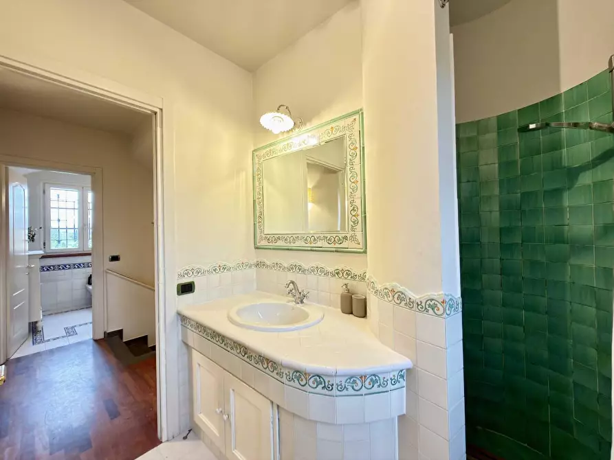 Immagine 21 di Villa in vendita  a Lucca