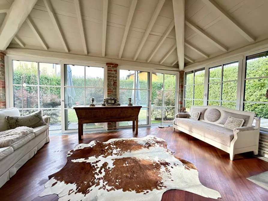 Immagine 6 di Villa in vendita  a Lucca