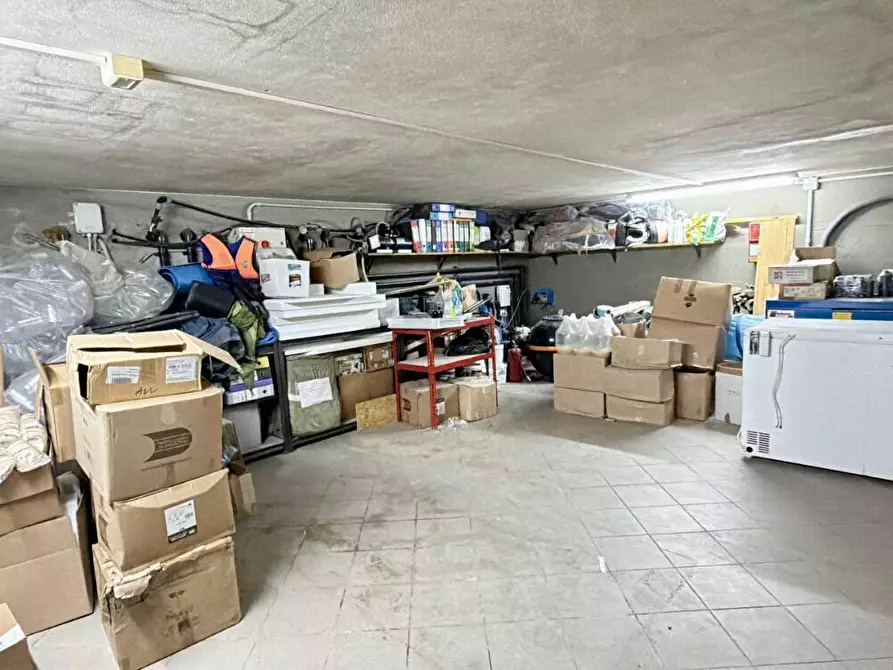 Immagine 47 di Villa in vendita  a Lucca