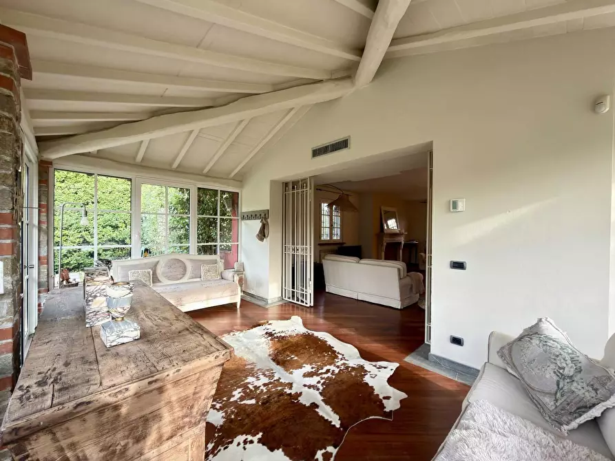 Immagine 8 di Villa in vendita  a Lucca