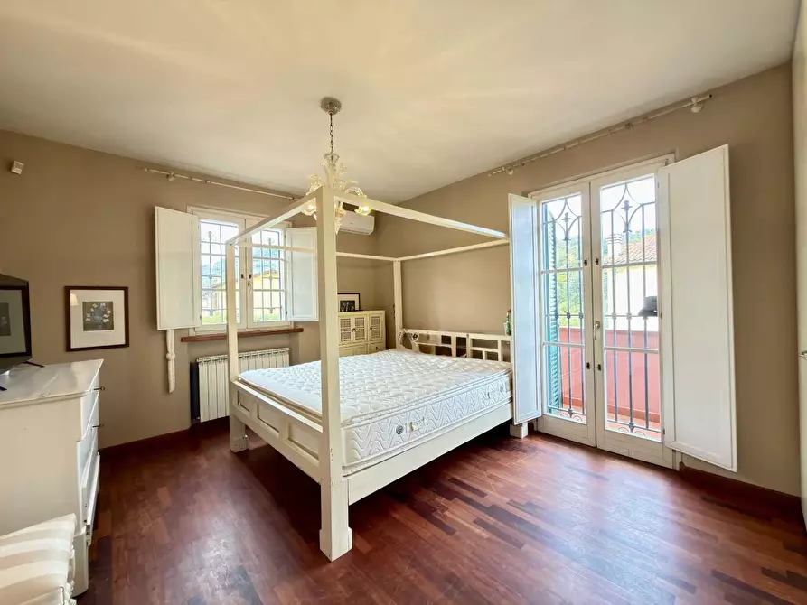 Immagine 13 di Villa in vendita  a Lucca