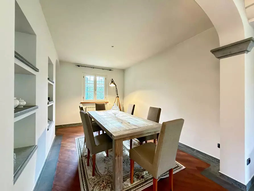 Immagine 5 di Villa in vendita  a Lucca