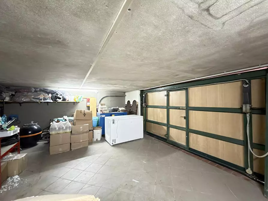 Immagine 31 di Villa in vendita  a Lucca