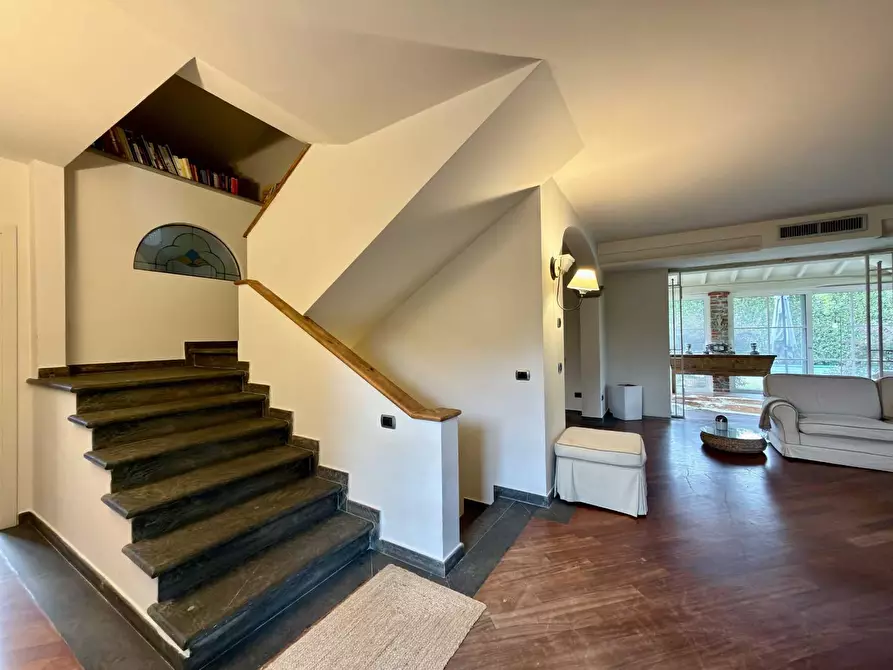 Immagine 12 di Villa in vendita  a Lucca